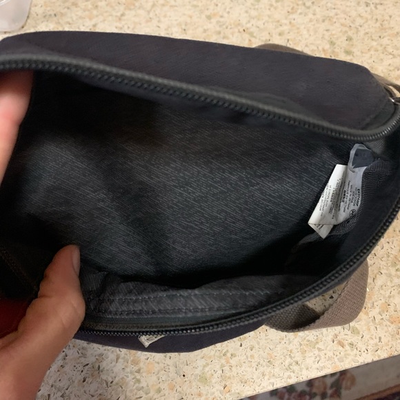 Eastpak navy 2L bumbag with leather zipper tags - Picture 2 of 3